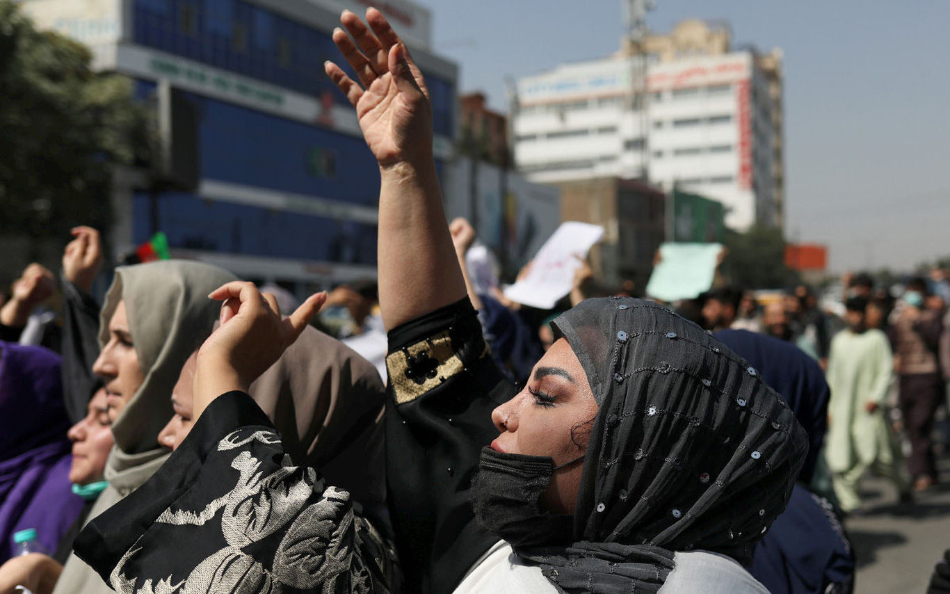 Афғонистонда хиёнаткор аёлларни тошбўрон қилиш таклиф этилди