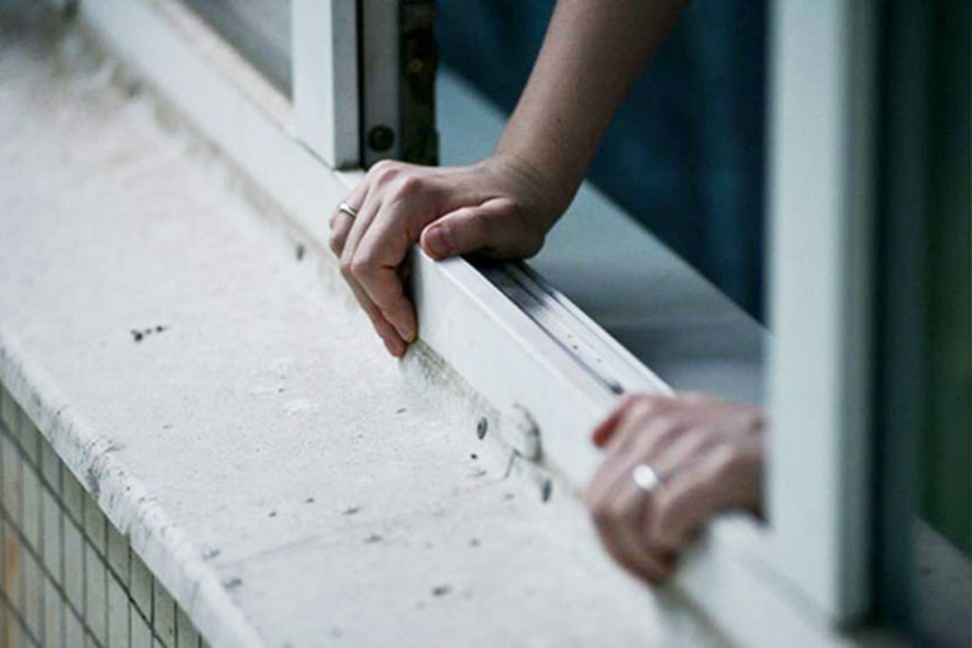 Бекободда 28 ёшли аёл ўзини 5-қаватдан ташлаб юборди