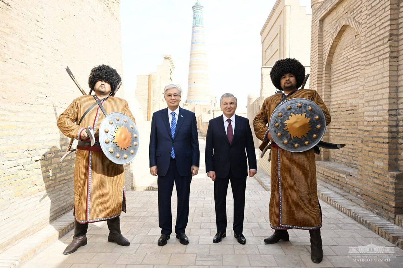 O‘zbekiston va Qozog‘iston Prezidentlari Ichan-qalʼani ziyorat qildi