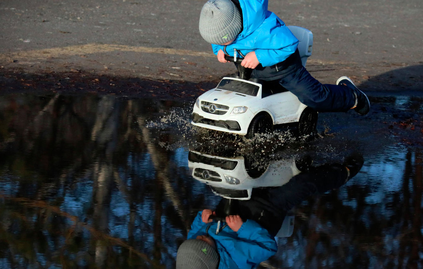 Хитойда гуллаган нок, Тел-авивдаги намойиш ва кутилаётган қуёш тутилиши...