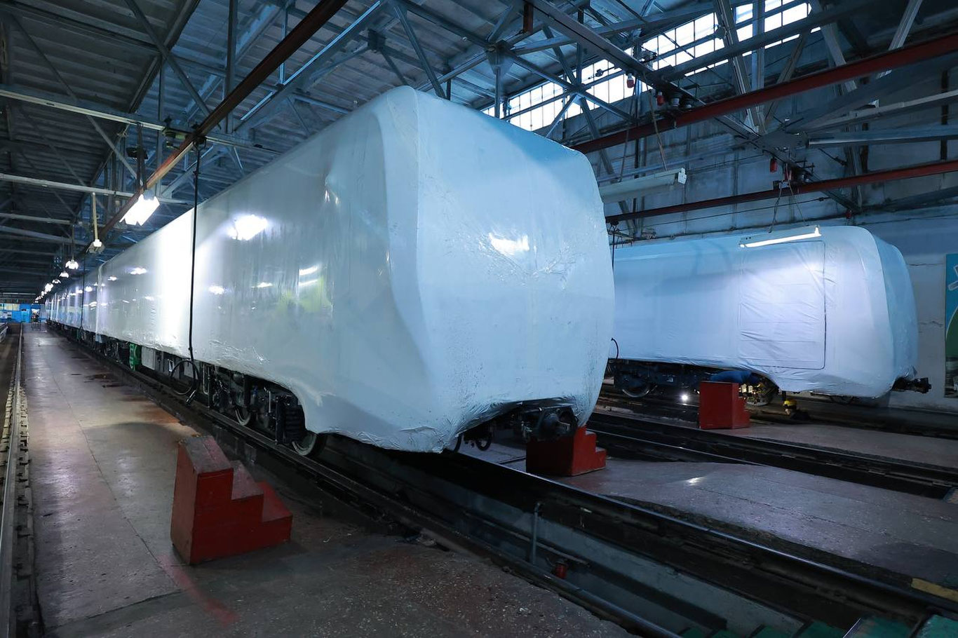 Тошкентга тўрт вагонли 2 та метро поезди олиб келинди