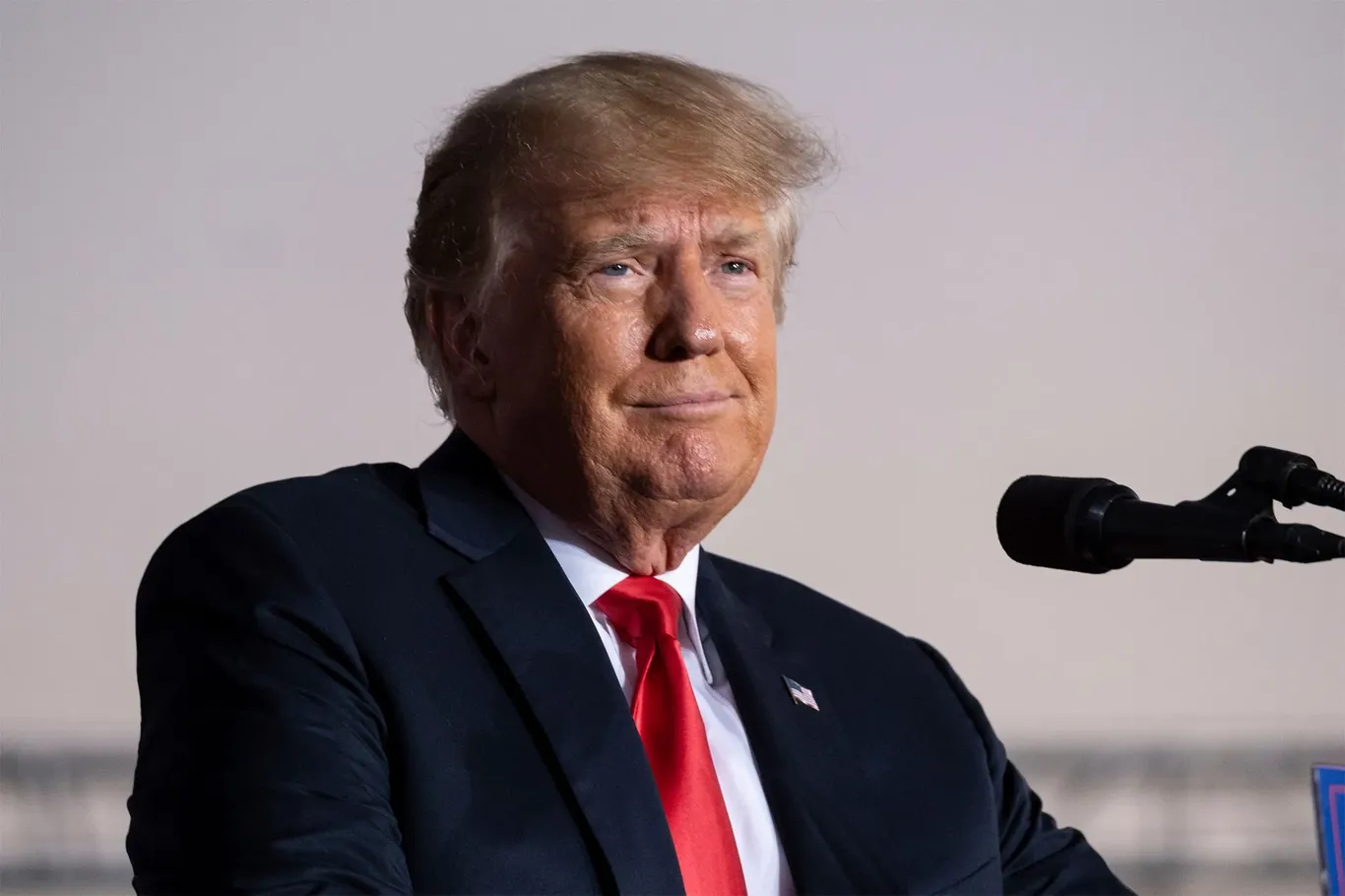 Трамп дунёнинг энг бой одамлари рўйхатидан чиқди