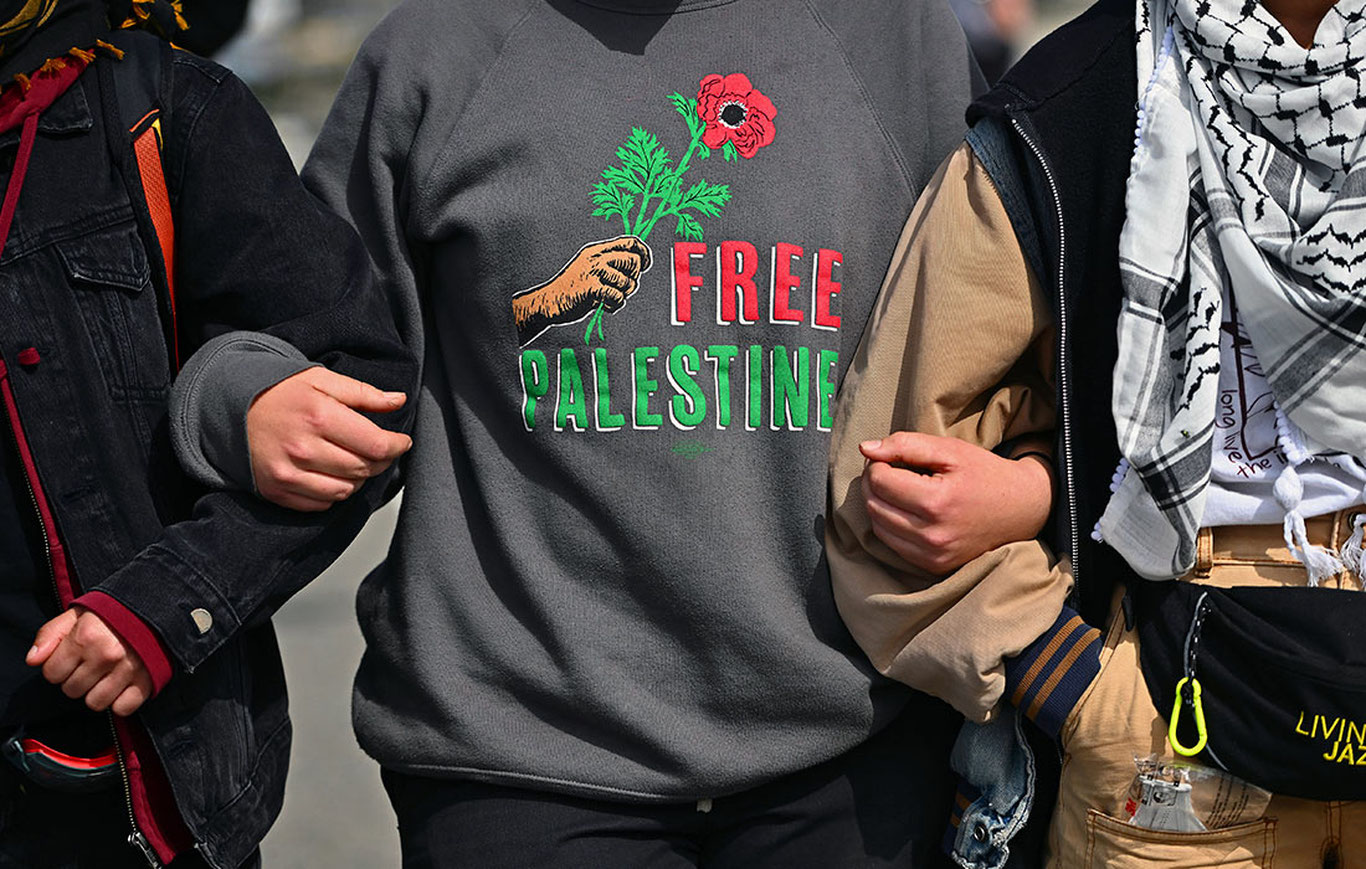 Қор остида қолган гуллар, ўт ўчирувчилар намойиши ва кўзойнак таққан ит саёҳати