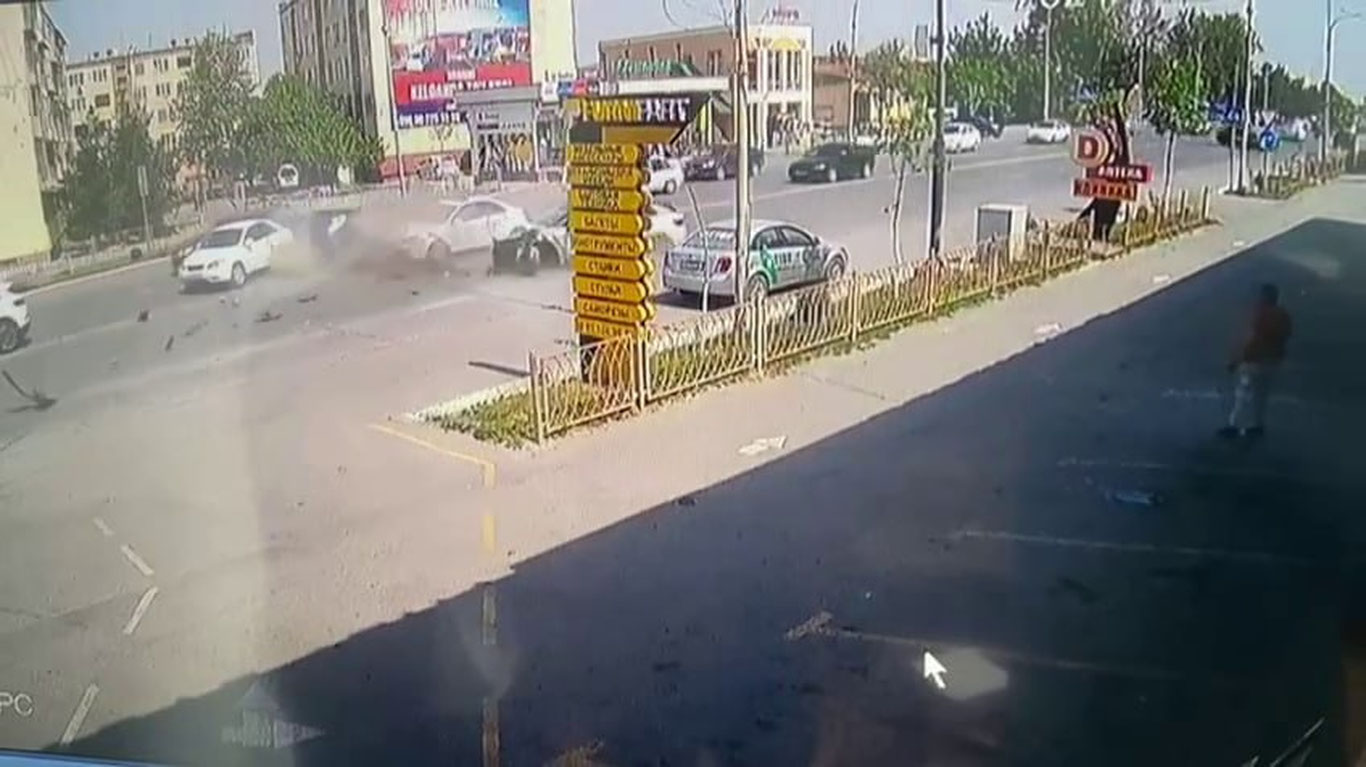 Farg‘onada ikkita mashina avariyaga uchradi