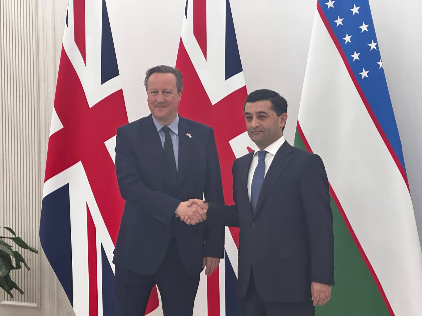 Britaniya tashqi ishlar vaziri O‘zbekistonga keldi