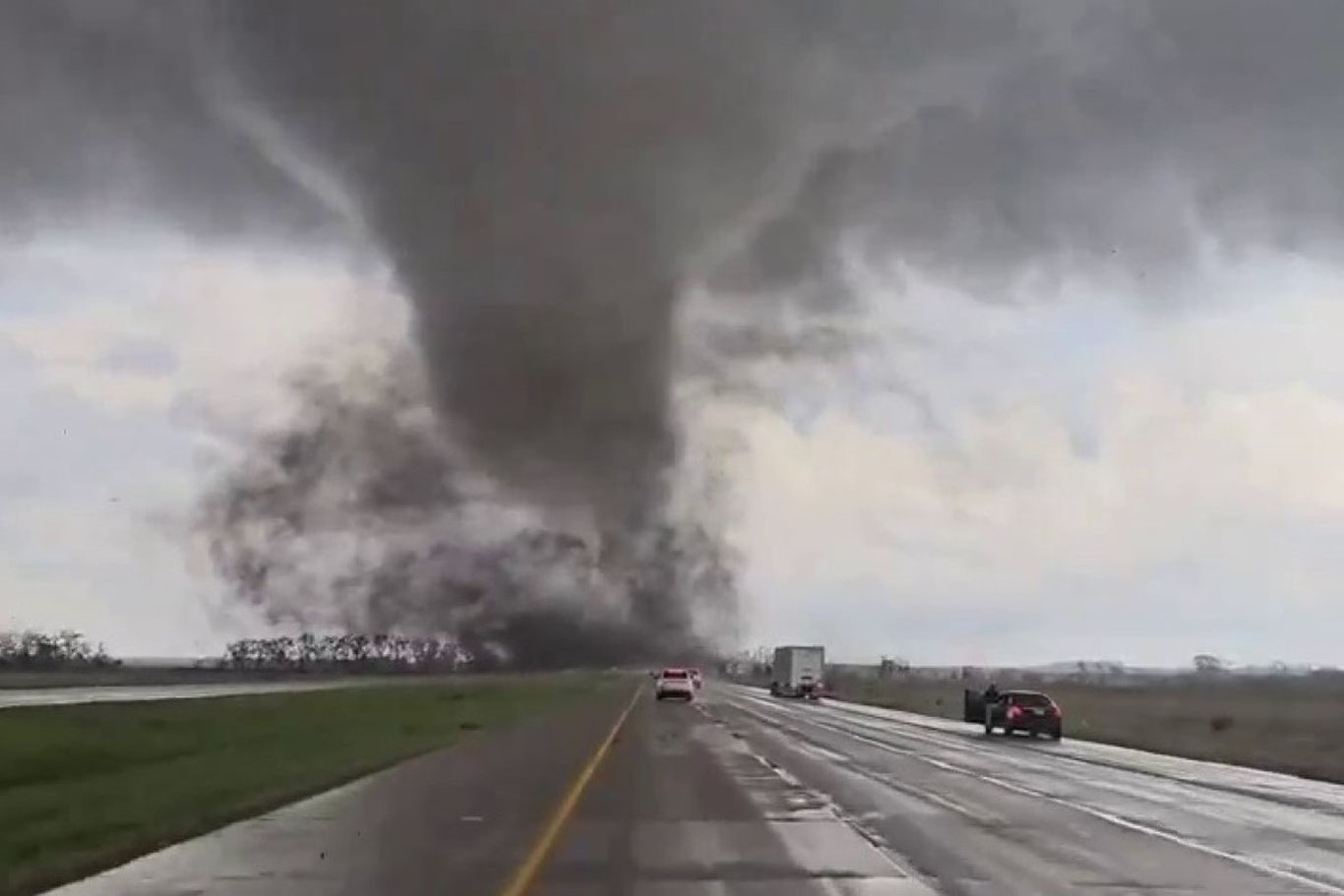 Amerikada kuchli tornado kuzatilmoqda