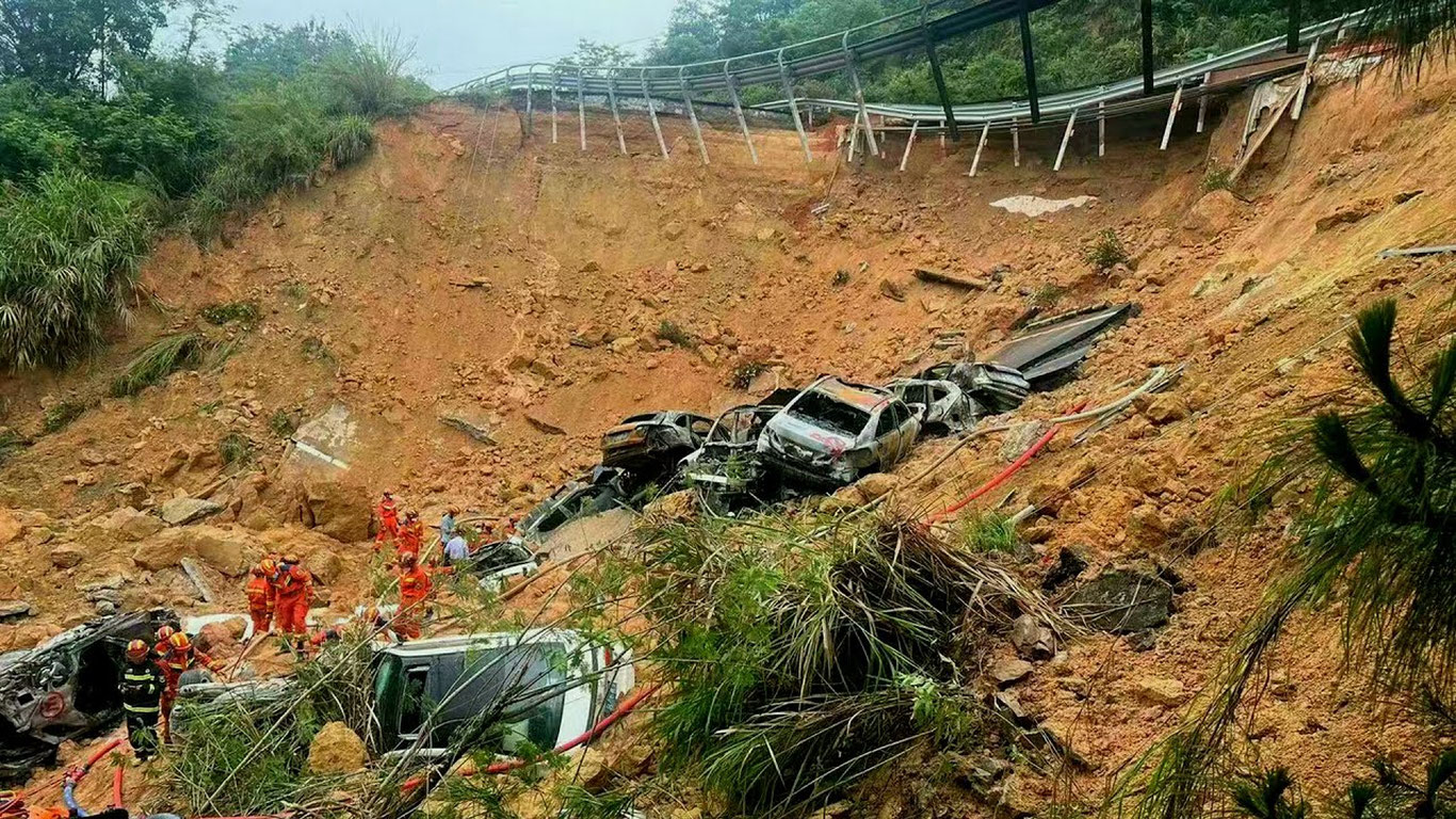 Хитойда ер ўпирилиб тушди