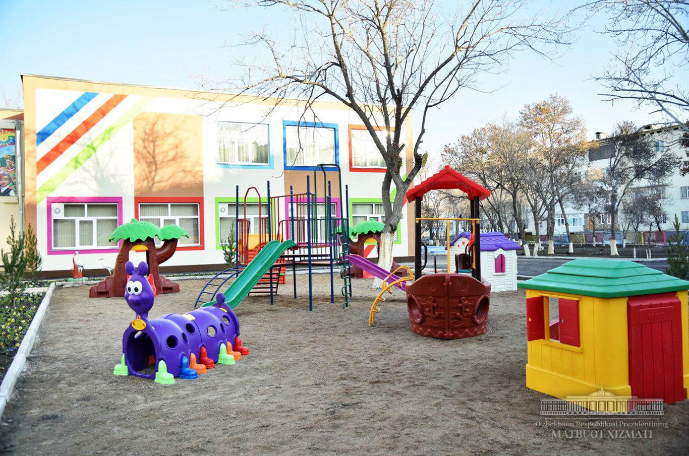 Toshkentda yana bir tarbiyachi bolani kaltakladi