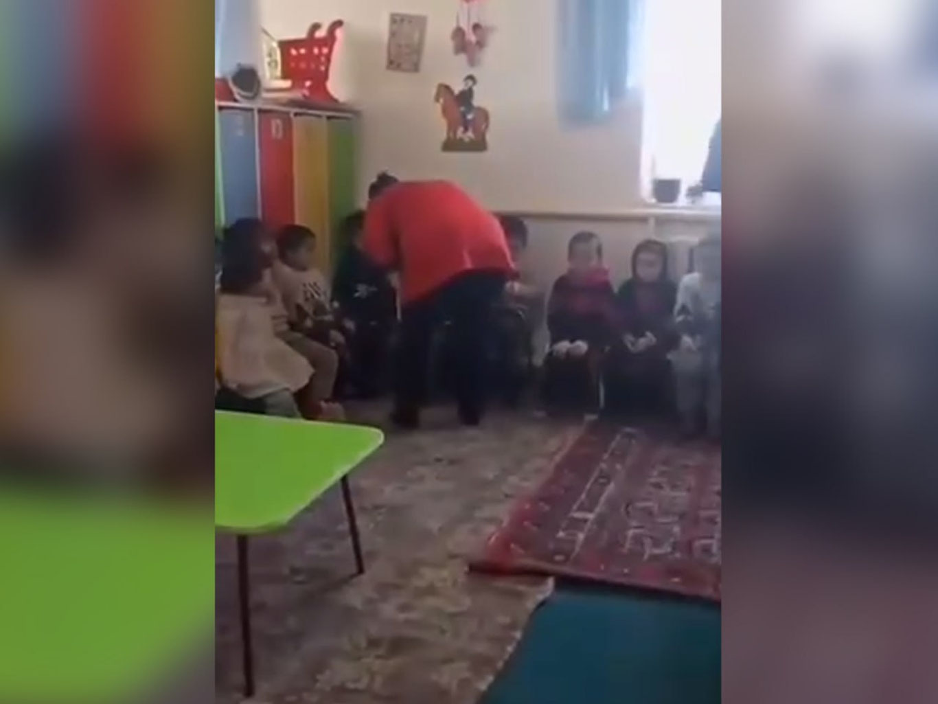 Xorazmda tarbiyachi bolaning qo‘liga igna tiqib jazoladi