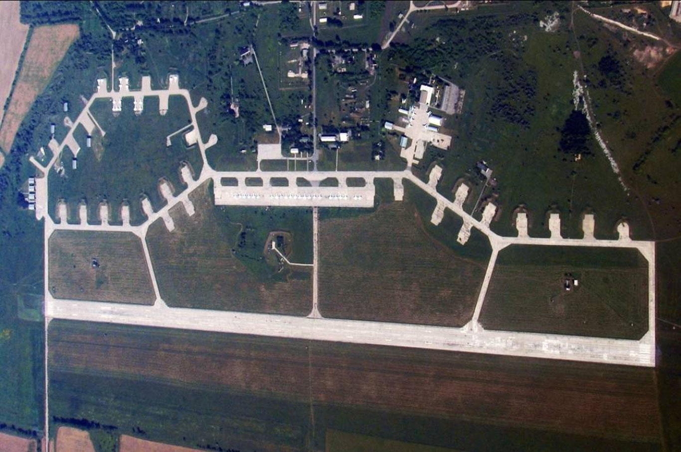 Rossiya Ukrainaning harbiy aerodromiga hujum qildi