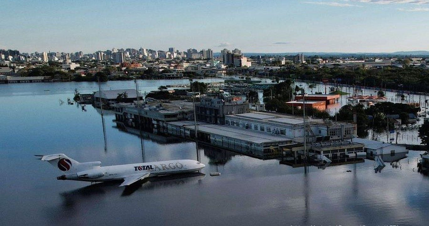 Braziliyada aeroportni suv bosdi