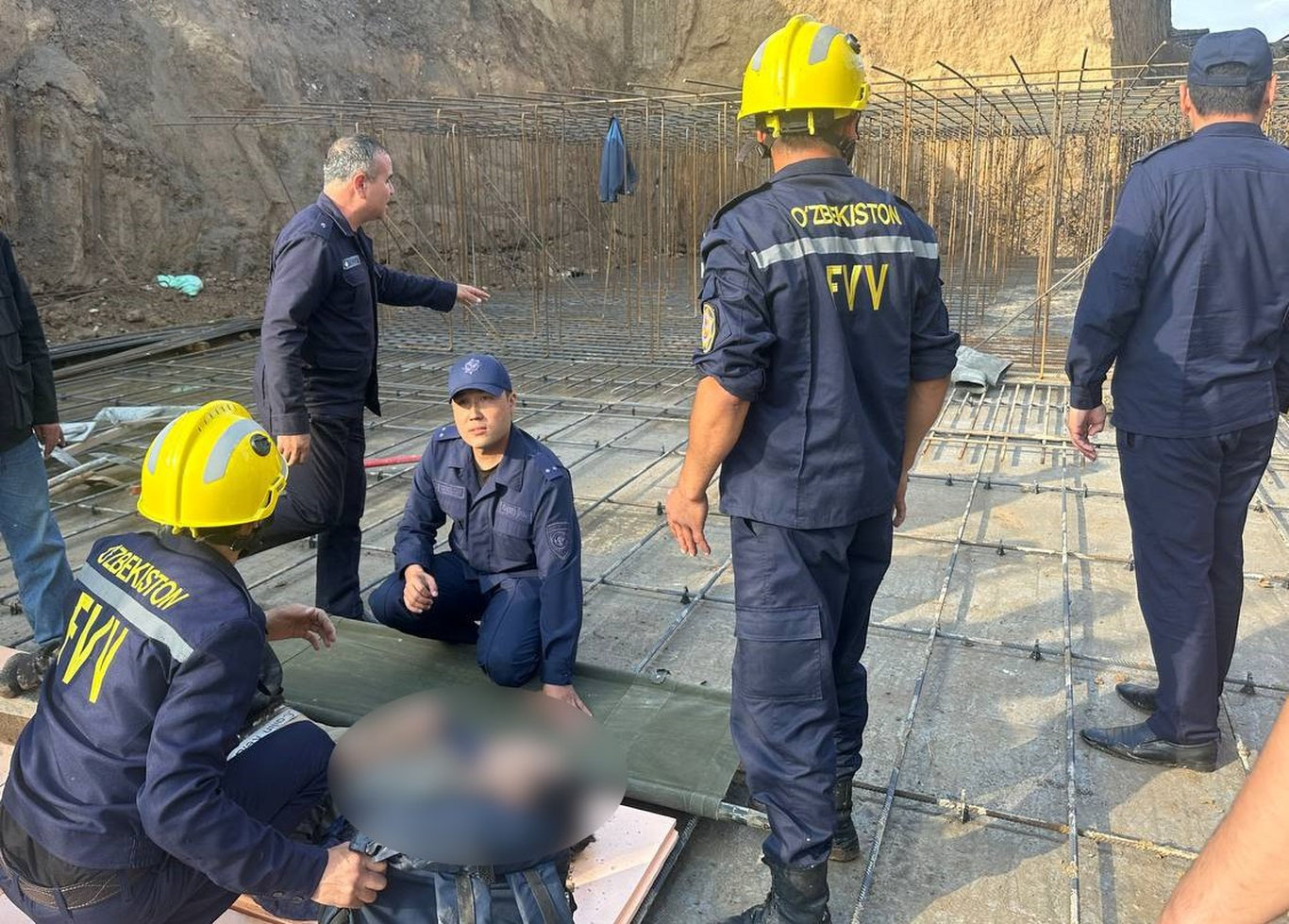 Yangi qurilayotgan turar joyda ishchini tuproq bosib qoldi