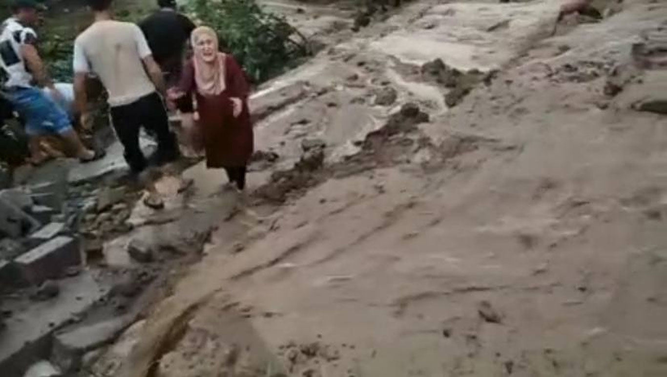 Наманганда 2 нафар қизни девор босиб қолди