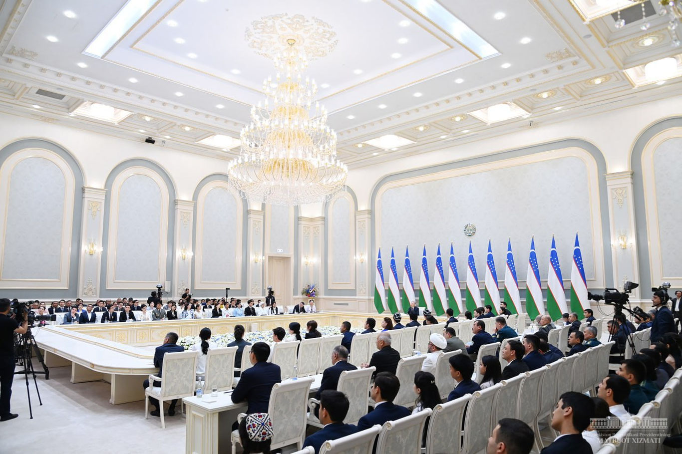 Президент ёшлар билан мулоқот қилди