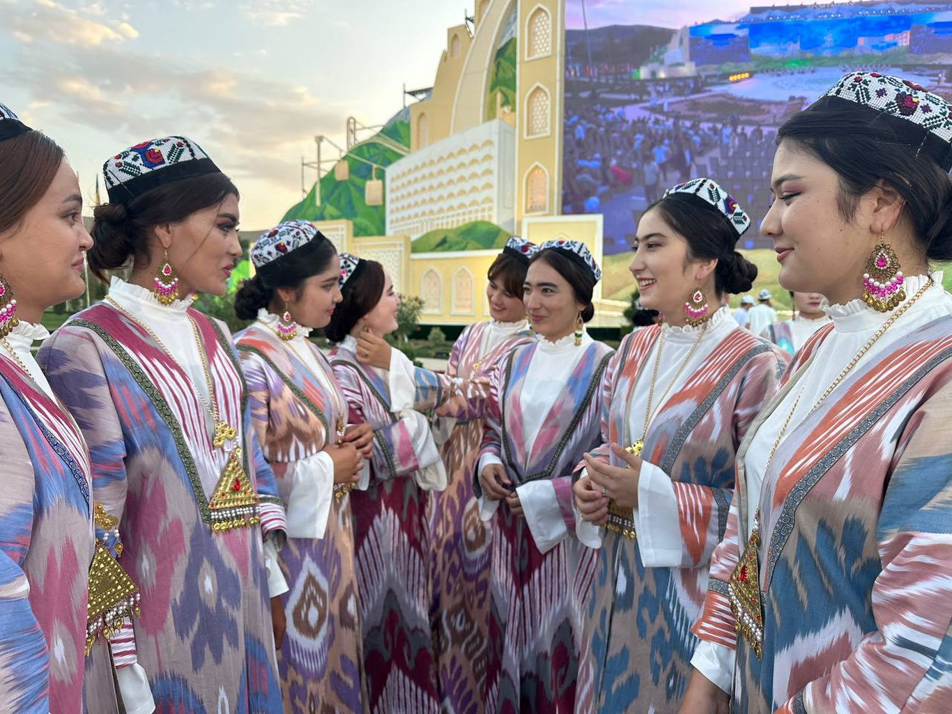 16 давлат мақомчиларини жамлаган фестиваль якунланди