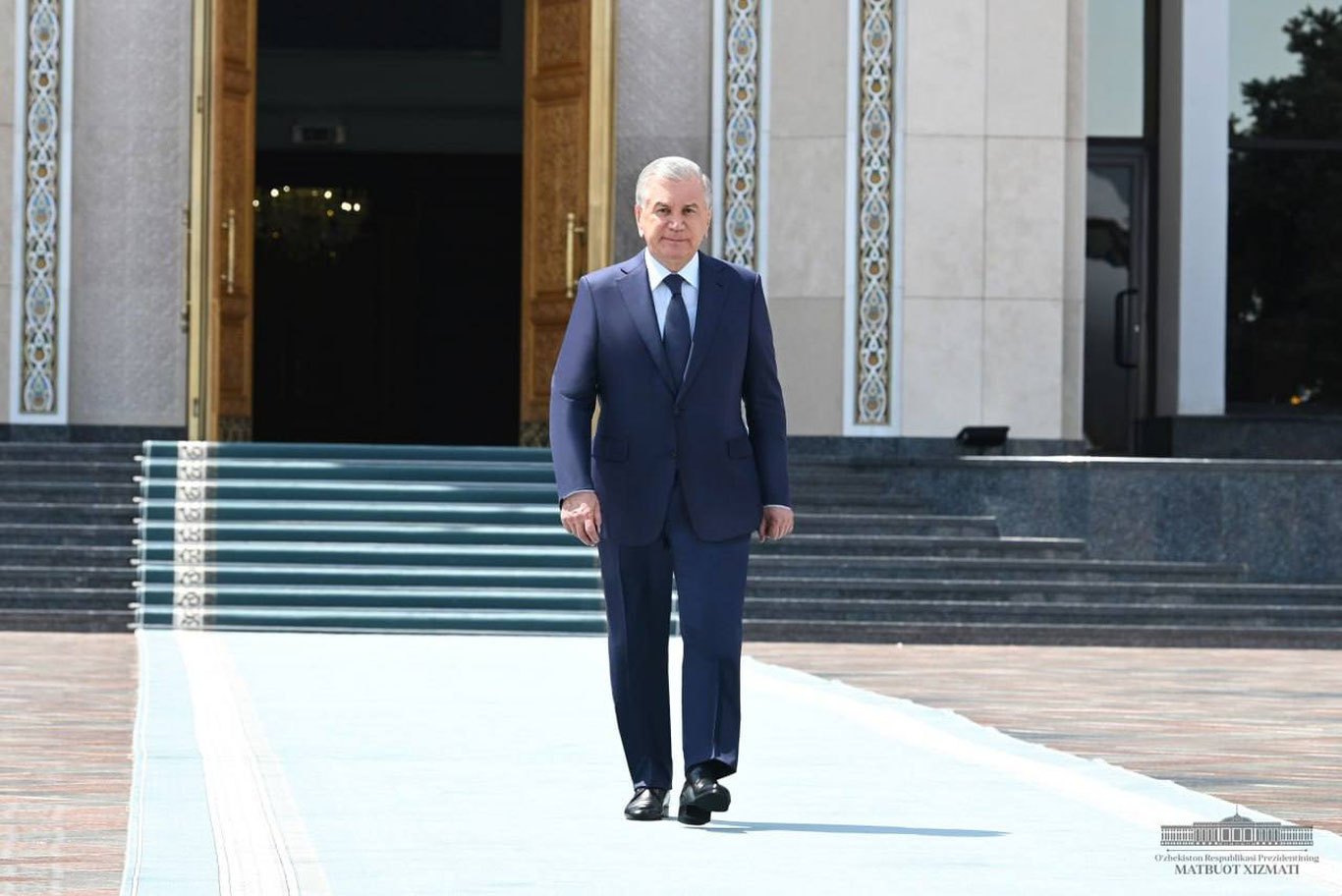 Президент Озарбайжонга жўнаб кетди