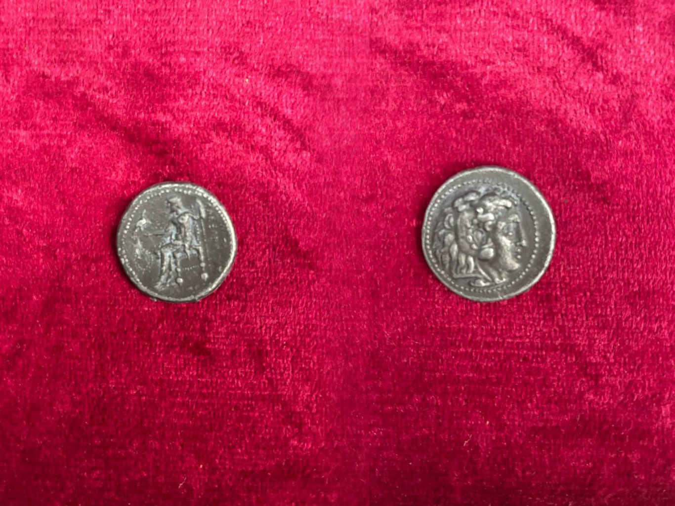 Тошкент аэропортида йўловчи ноёб танга билан қўлга тушди