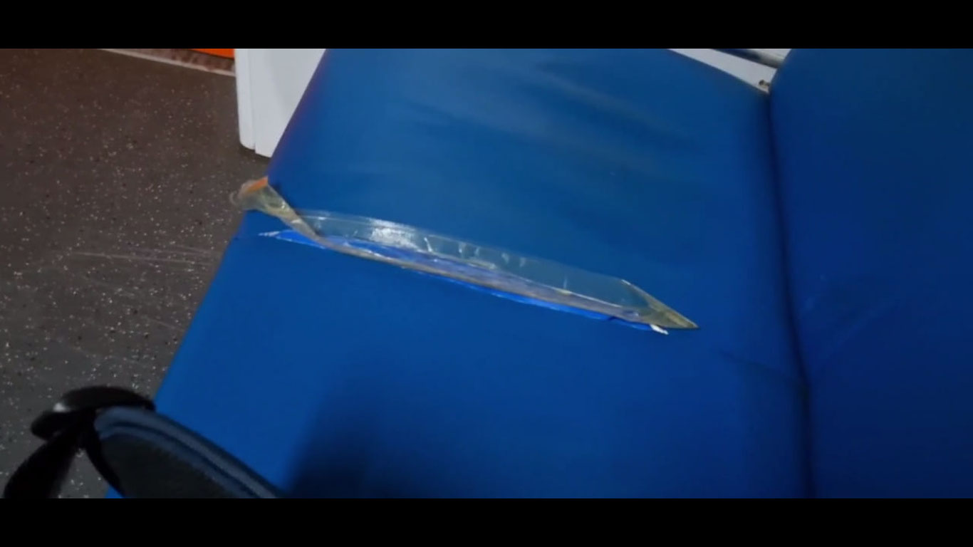 Тошкент метросида ўриндиқлар йиртилгани айтилмоқда