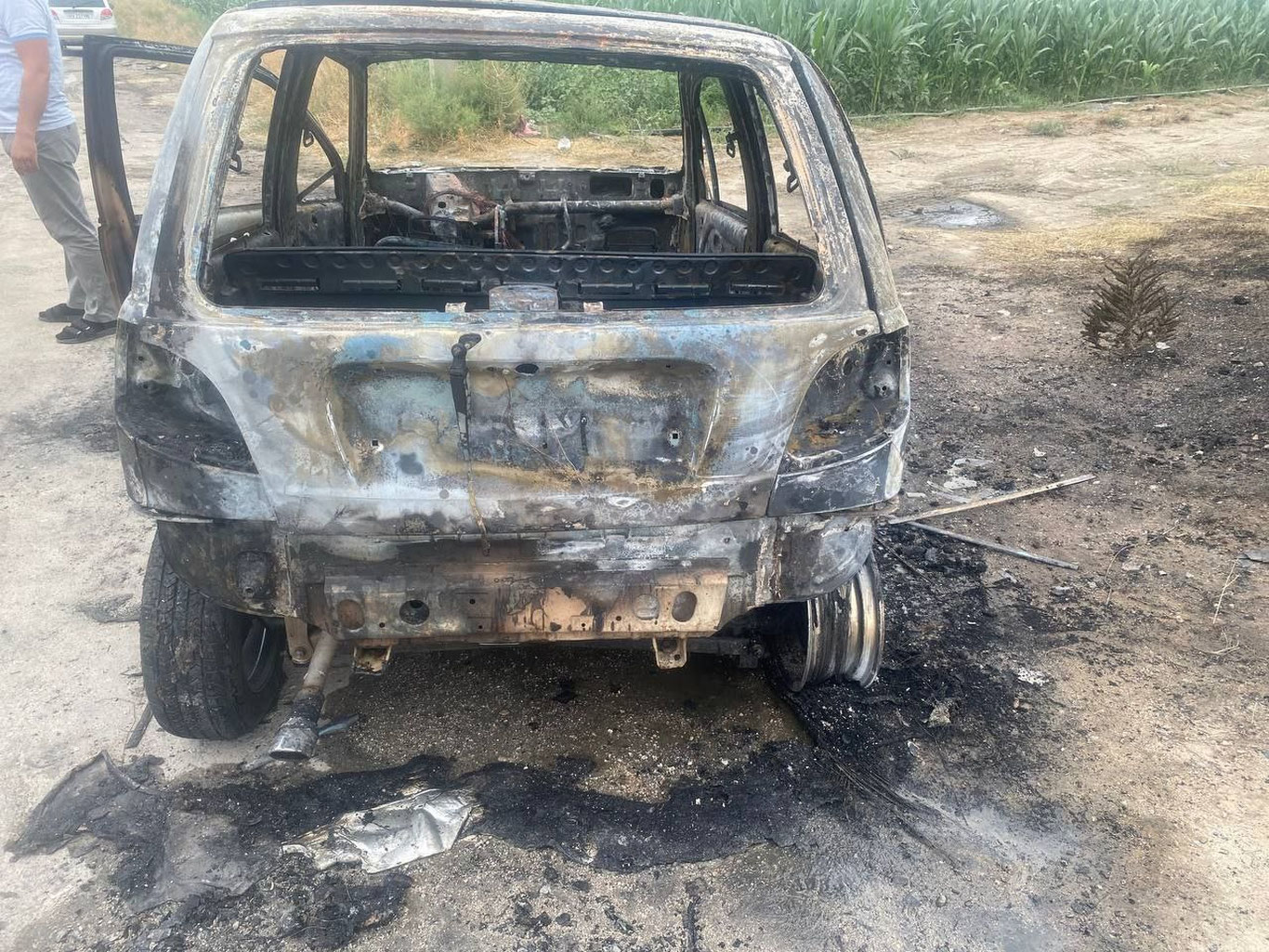 Самарқандда Matiz бутунлай ёниб кетди