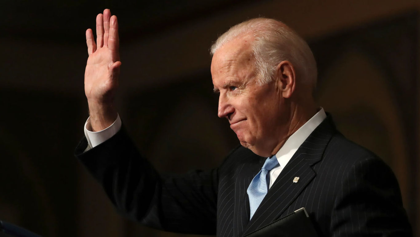 Байден президентлик пойгасидан чиқди