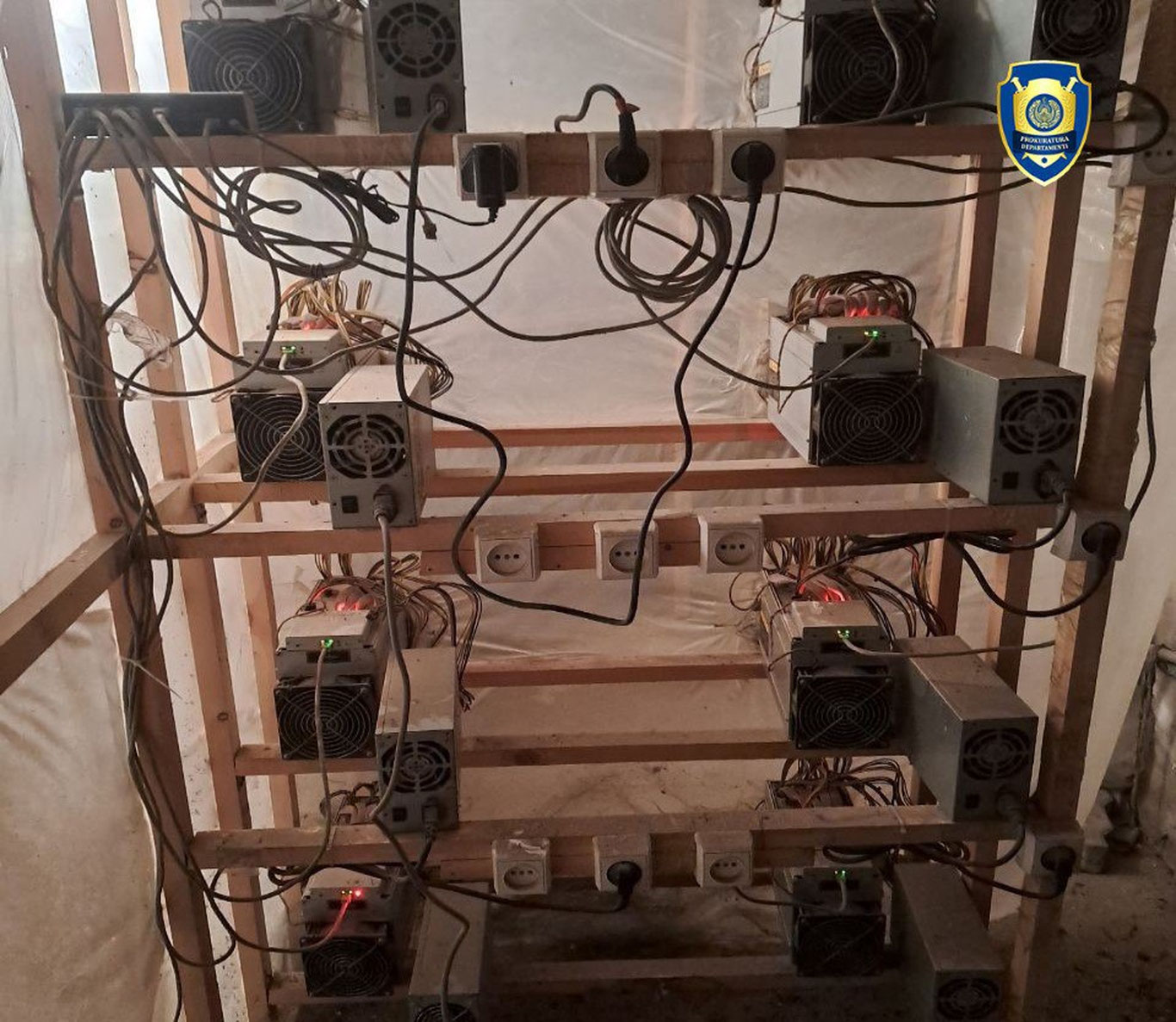 Қибрайдаги хонадонда майнинг ферма аниқланди