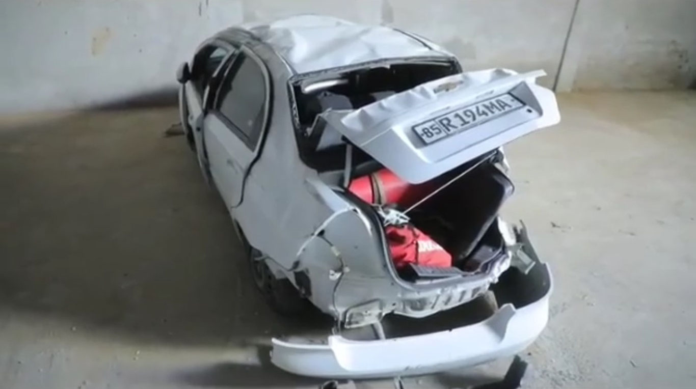 Самарқандда Nexia-3 аварияга учраб, ағдарилиб кетди