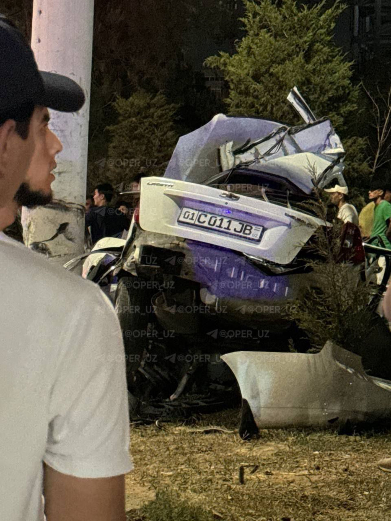 Тошкентда Lacetti аварияга учраб, мажақланиб кетди