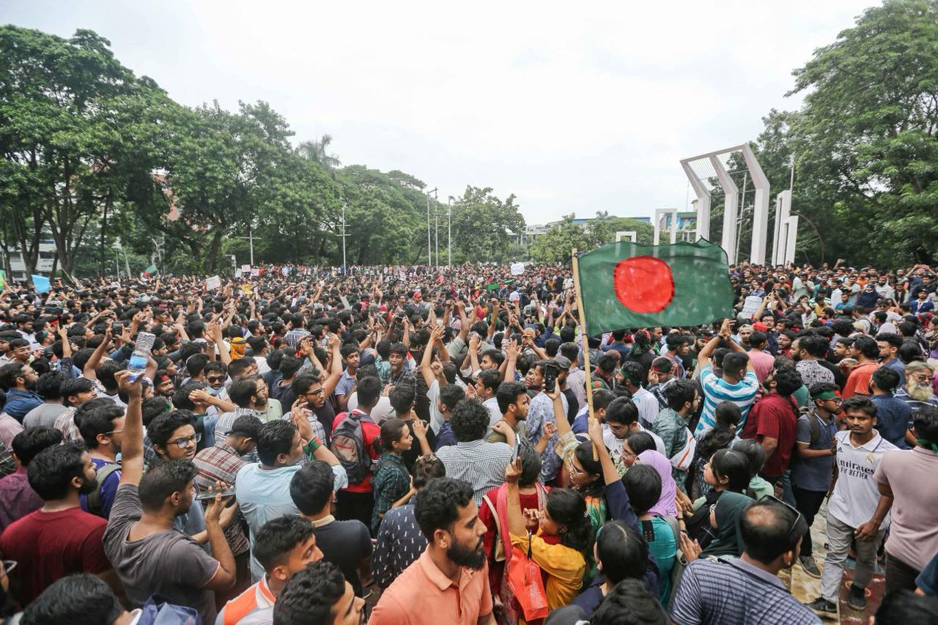 Бангладешда ҳокимият ағдарилди