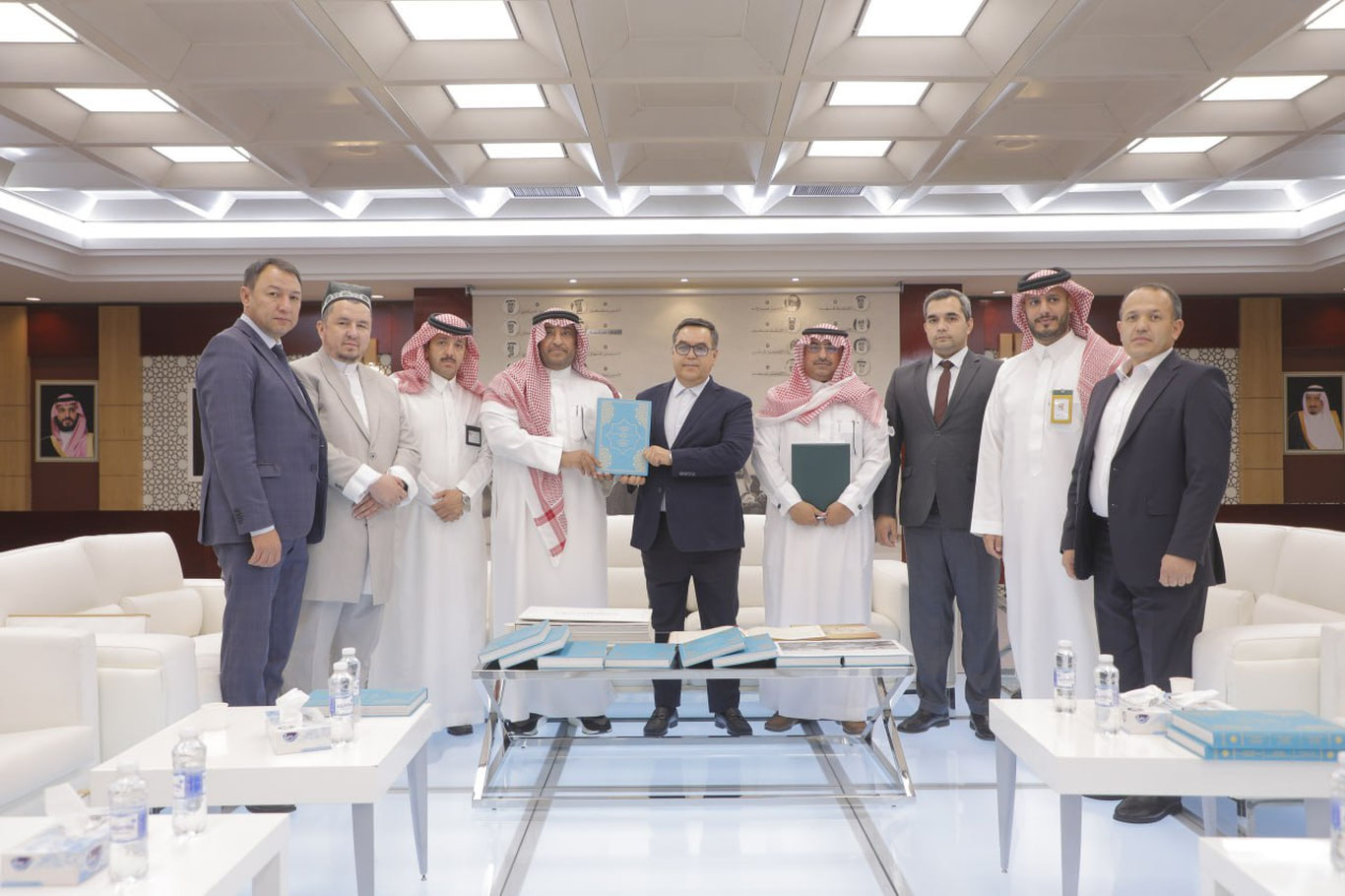 "O‘zbekiston obidalaridagi durdona bitiklar" kitob albomining 20 jildi Saudiya milliy kutubxonasiga tuhfa etildi
