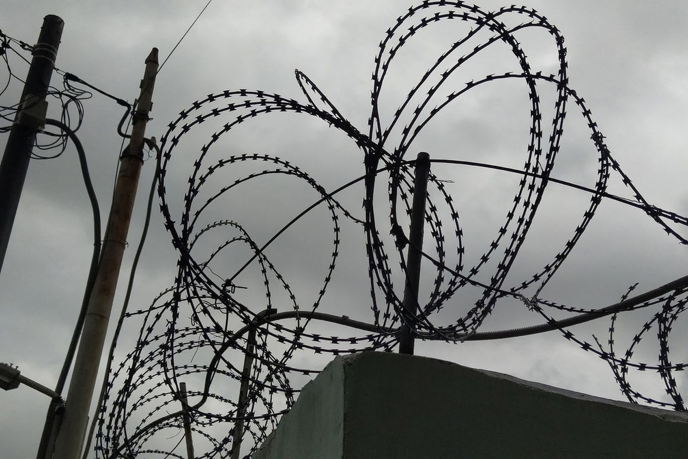 Бангладешда қатъий режимли қамоқхонадан 200 дан ортиқ маҳбус қочиб кетди