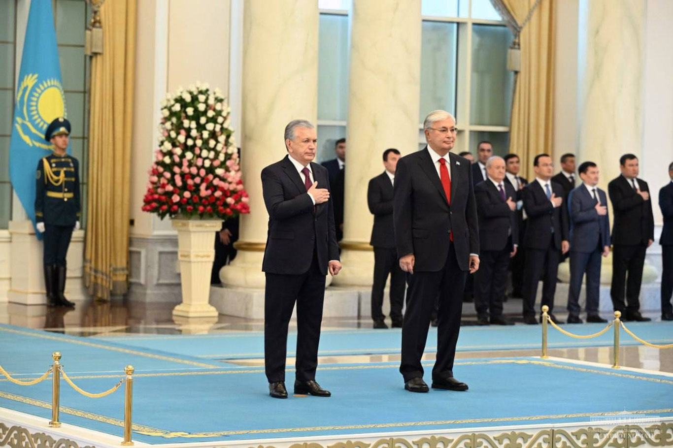 Шавкат Мирзиёев Оқўрдада расмий кутиб олинди