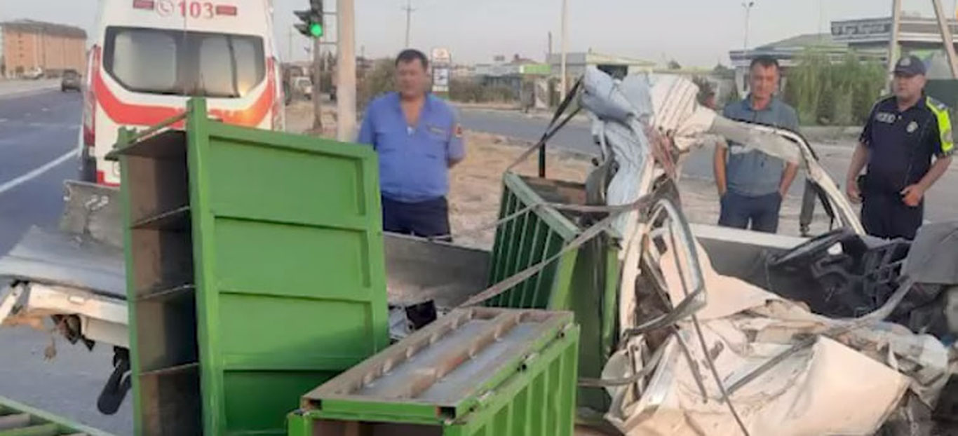 Тошкентда Labo темир устунга урилиб, аварияга учради