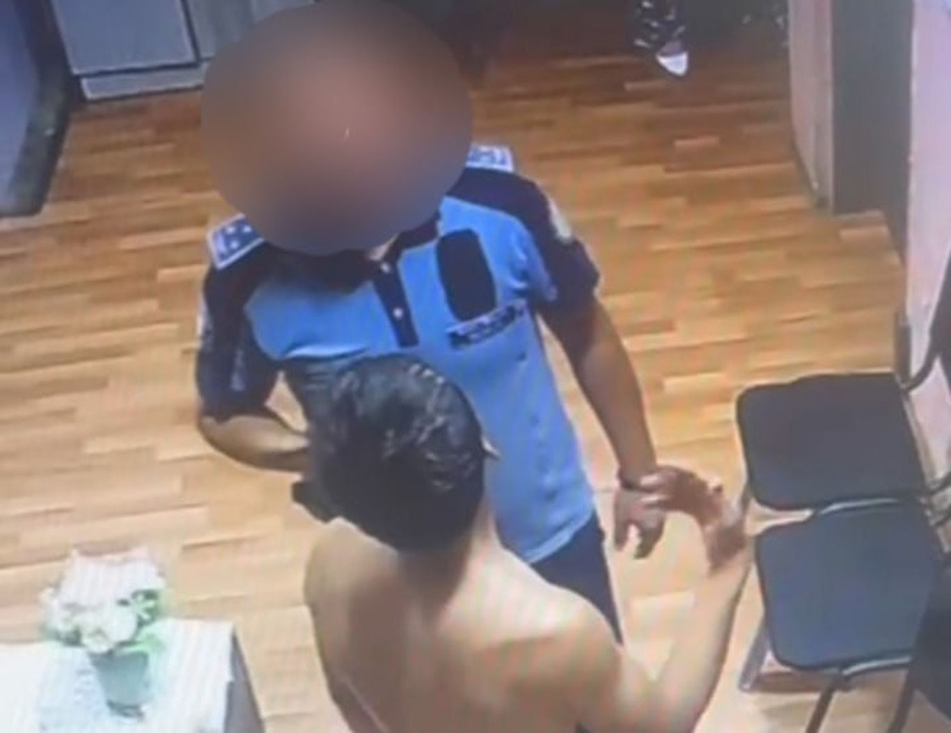 Фарғонада фуқаро ИИБ ходимига қўл кўтарди