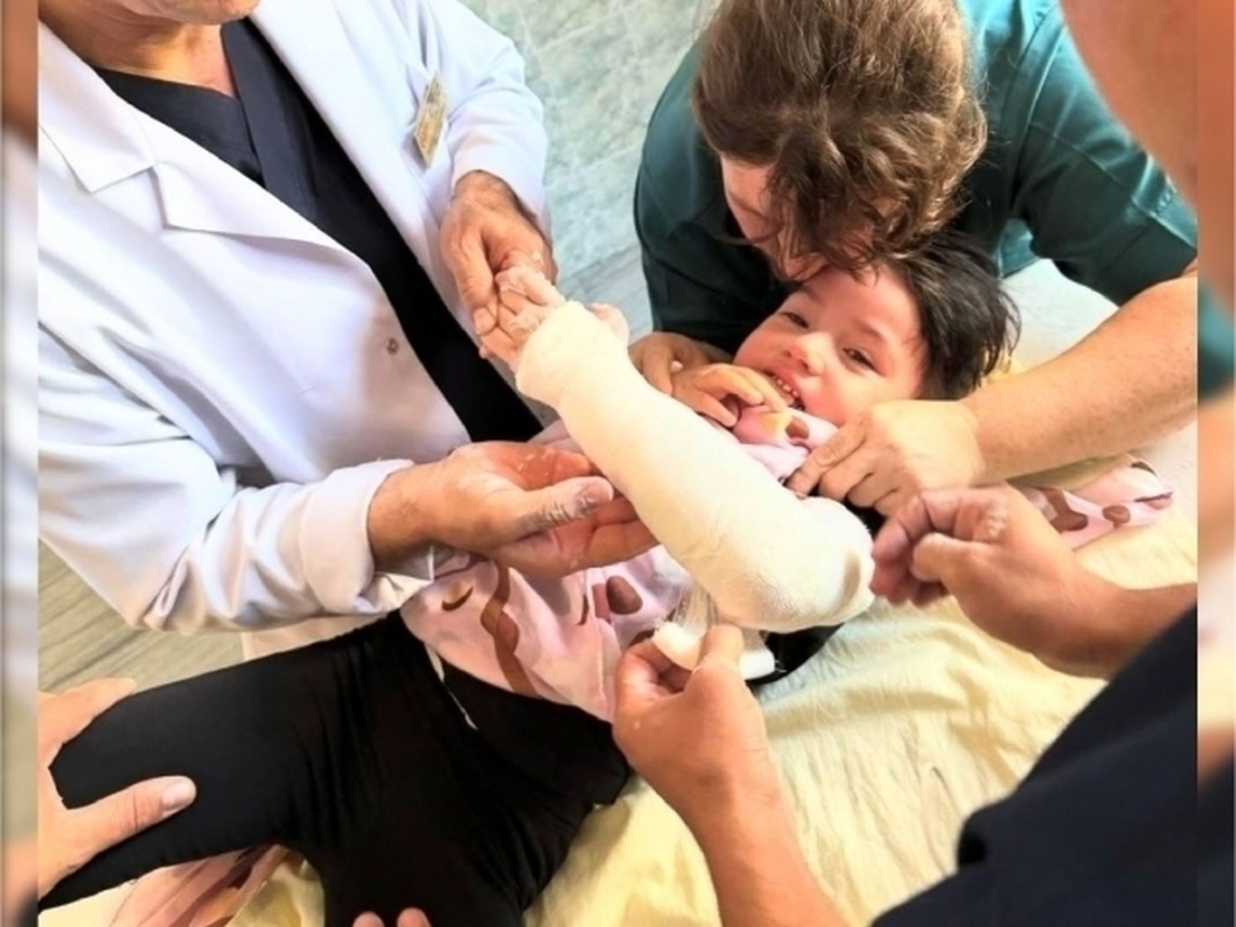 Тарбиячининг бепарволиги сабаб боғча боласининг қўли синди