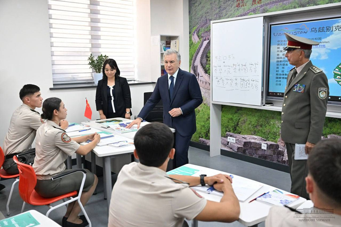 Президент Жамоат хавфсизлиги университетини кўздан кечирди