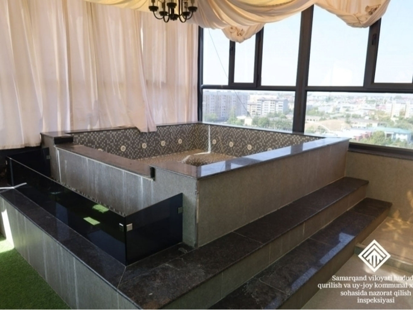 Самарқанддаги “дом”нинг 10-қаватига бассейн қурилди