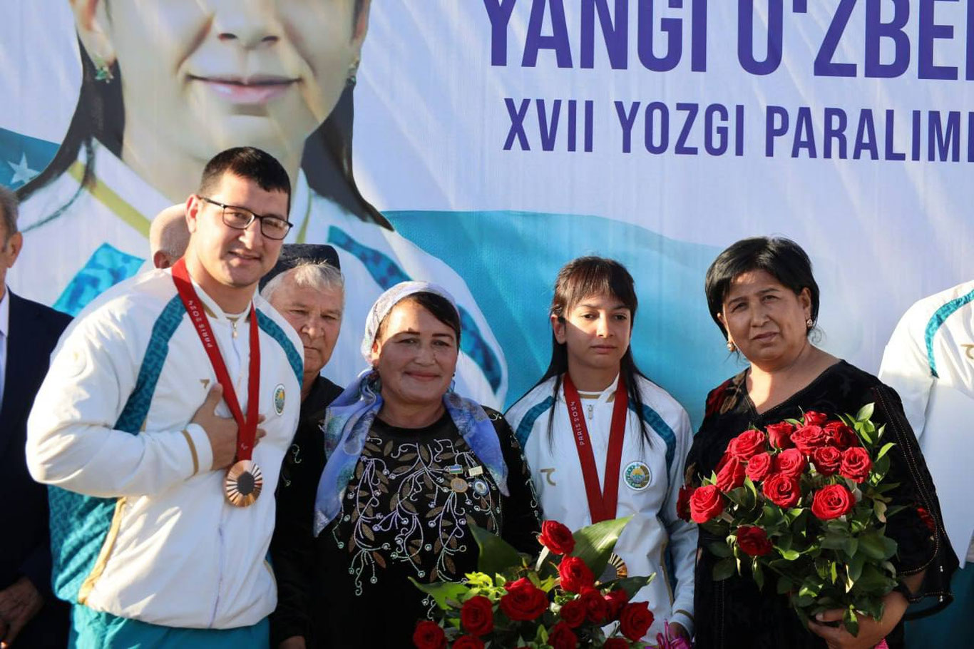 Асила Мирзаёрова ва Довурхон Кароматовга уй совға қилинди