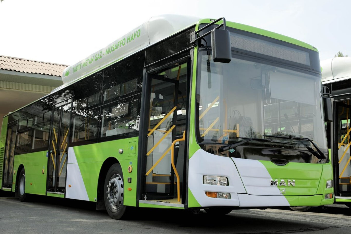 Тошкентда яна автобус тутаб кетди