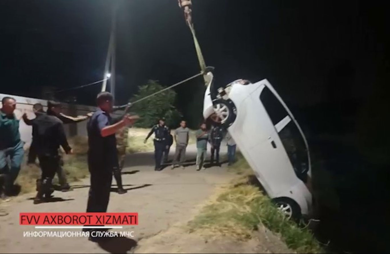 Чирчиқда “Спарк” каналга тушиб кетди