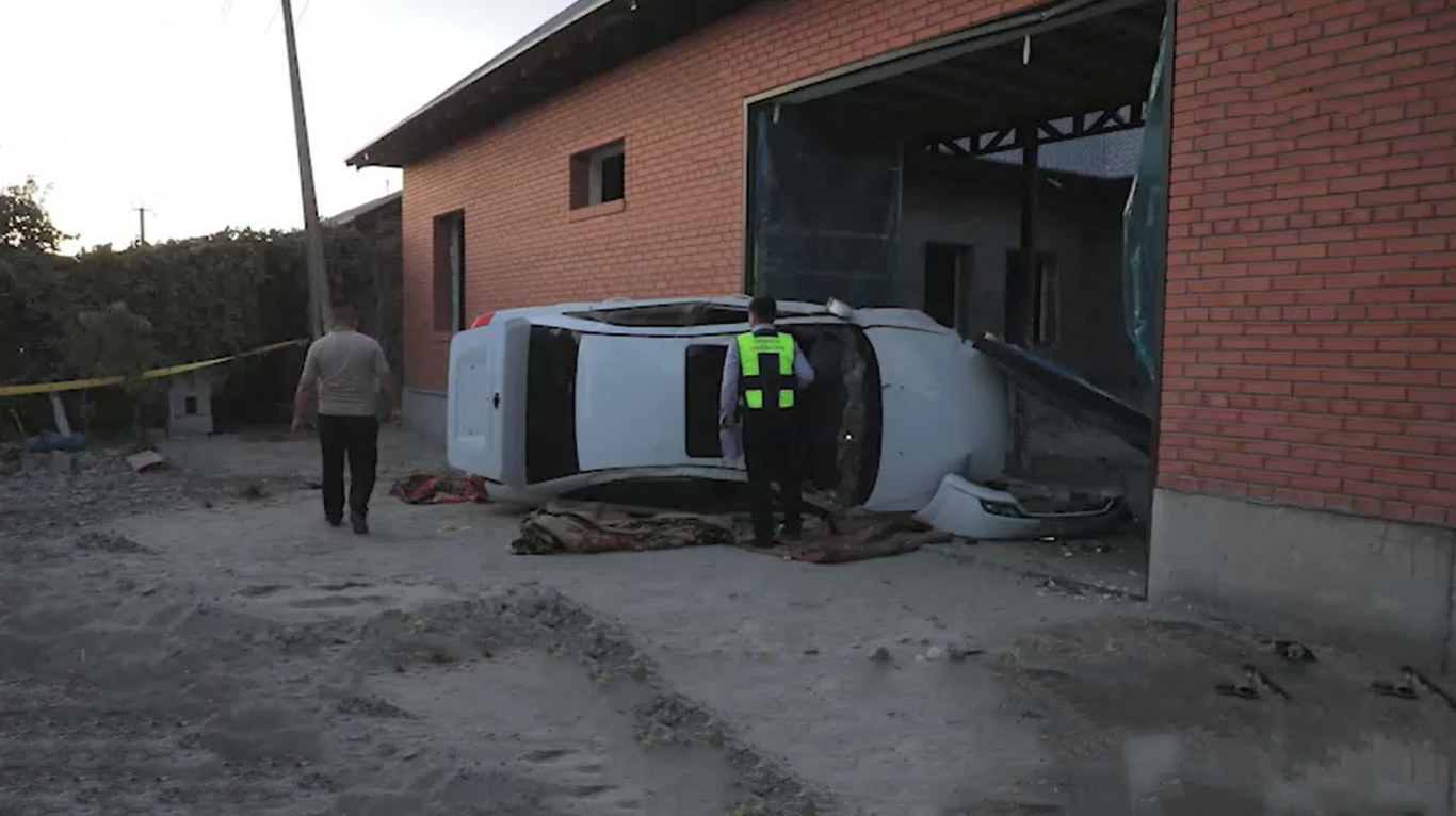 Фарғонада "Lacetti" ҳайдовчиси уйи олдида турган фуқарони уриб юборди