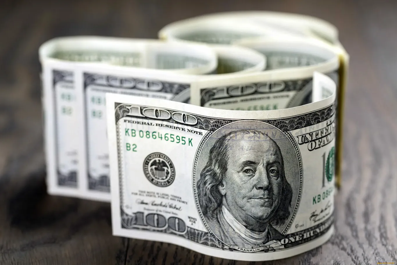 АҚШ долларининг расмий курси бироз тушди