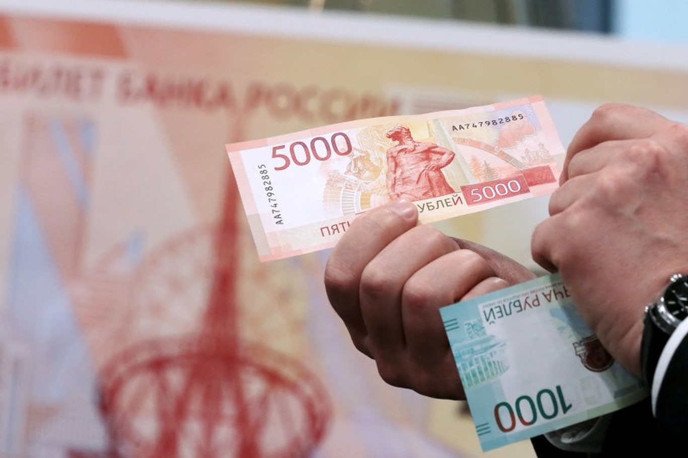 Россияда 5000 рубллик янги пуллар муомалага чиқди