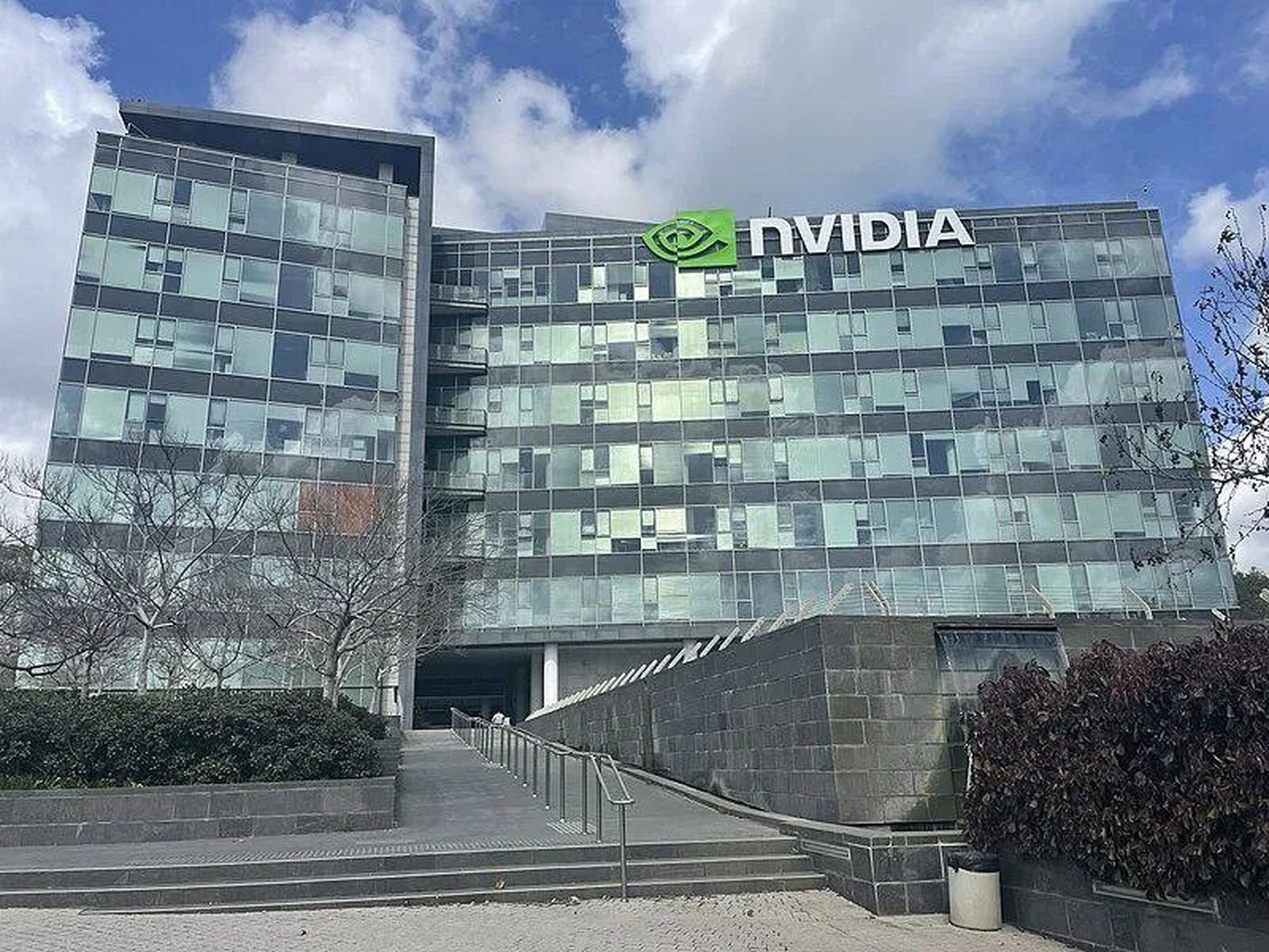 Nvidia Apple‘ni ortda qoldirdi