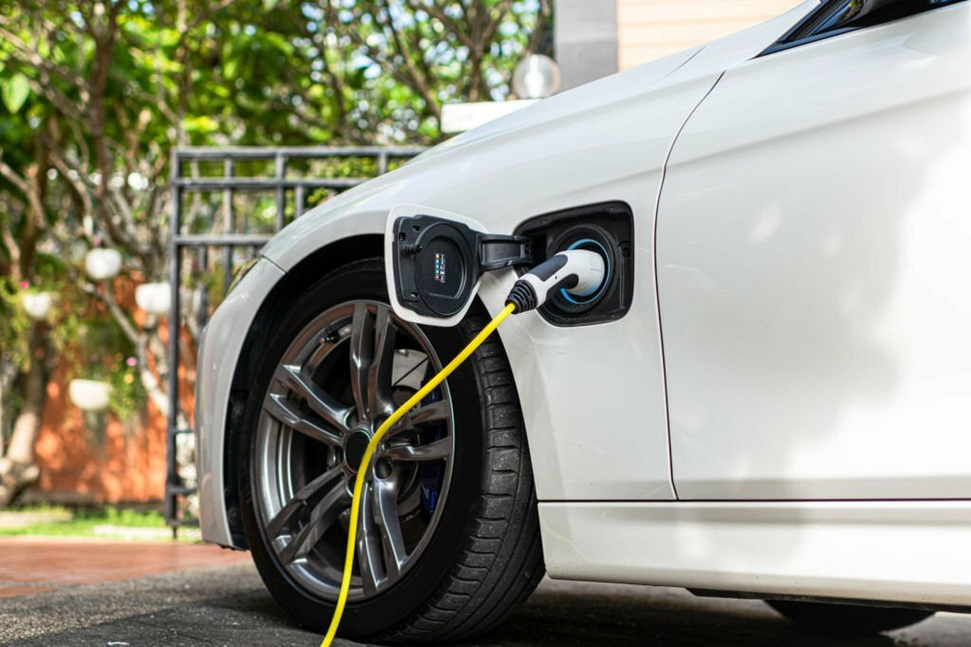Ko‘p qavatli uylar yaqinida elektromobillarni quvvatlash stansiyalari o‘rnatiladi