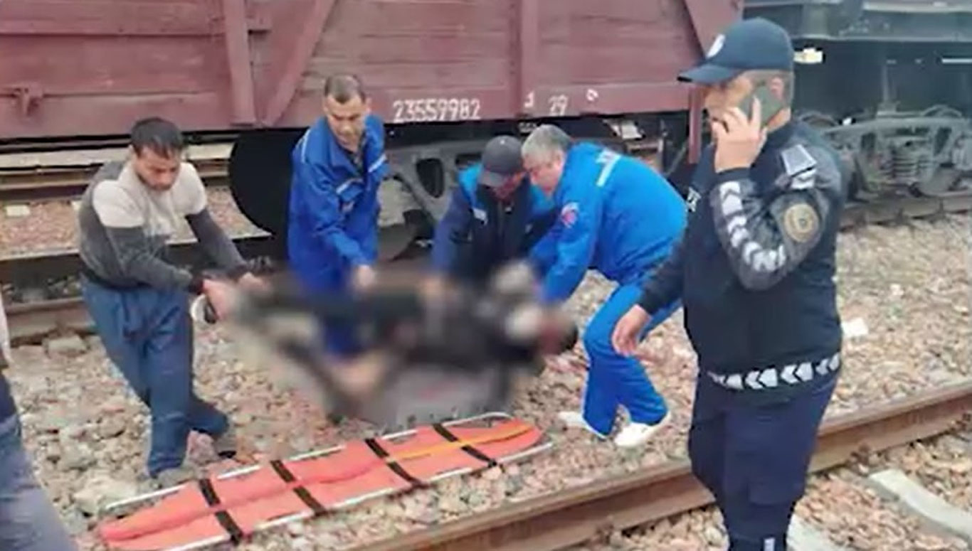 Фарғонада вагон устида селфи қилмоқчи бўлган йигитни ток урди