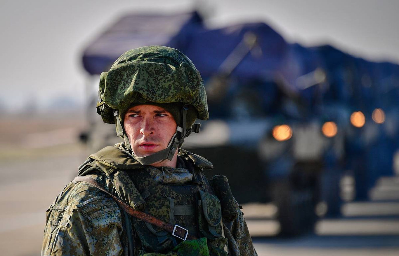 Россияда ўқитувчиларнинг мукофот пуллари ҳарбийларга юборилмоқда