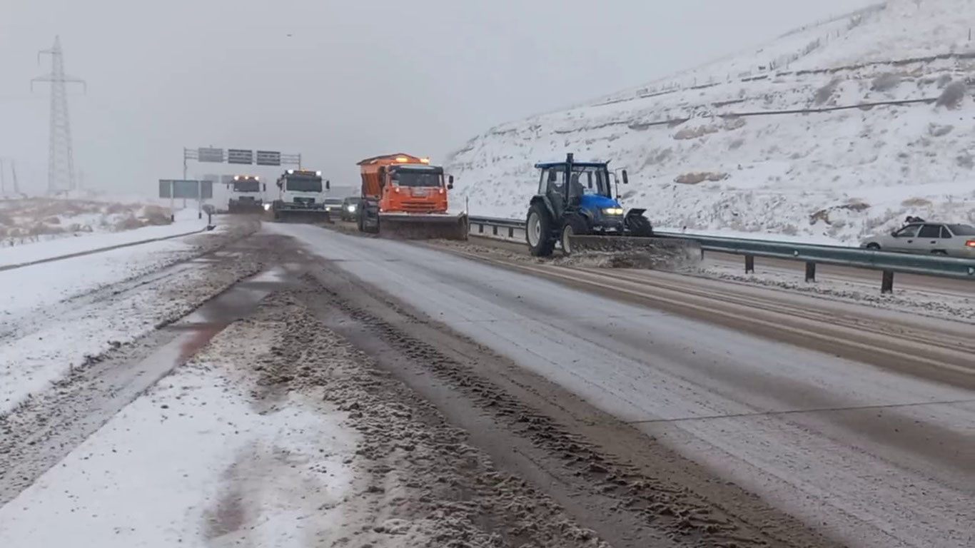 “Қамчиқ”да қор ёғиб, ҳаво 15 даражагача совиб кетди