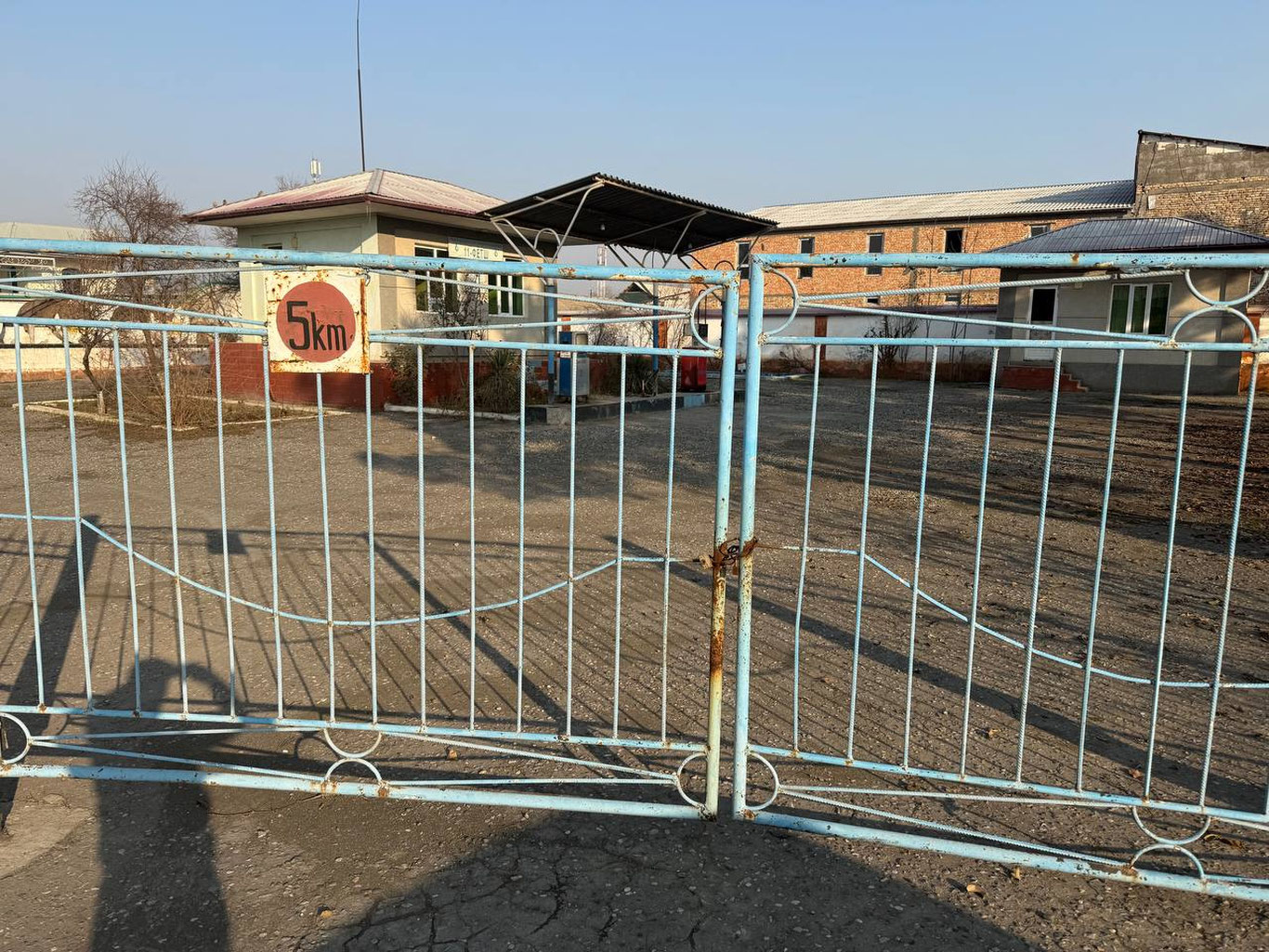 Айрим “заправкалар”да бензин атайлаб сотилмаётгани аниқланди