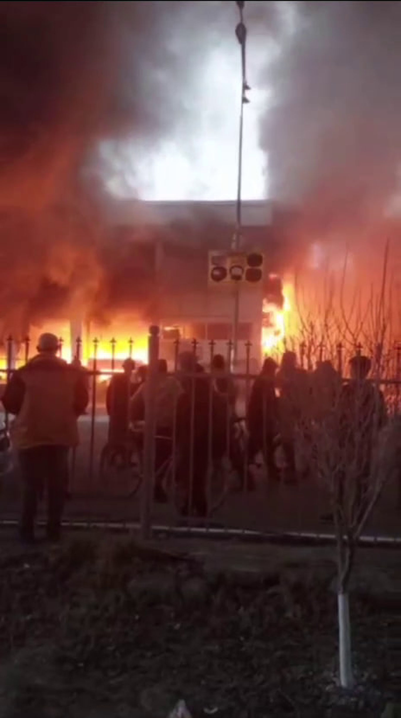 Бухорода бозор ёниб кетгани айтилмоқда