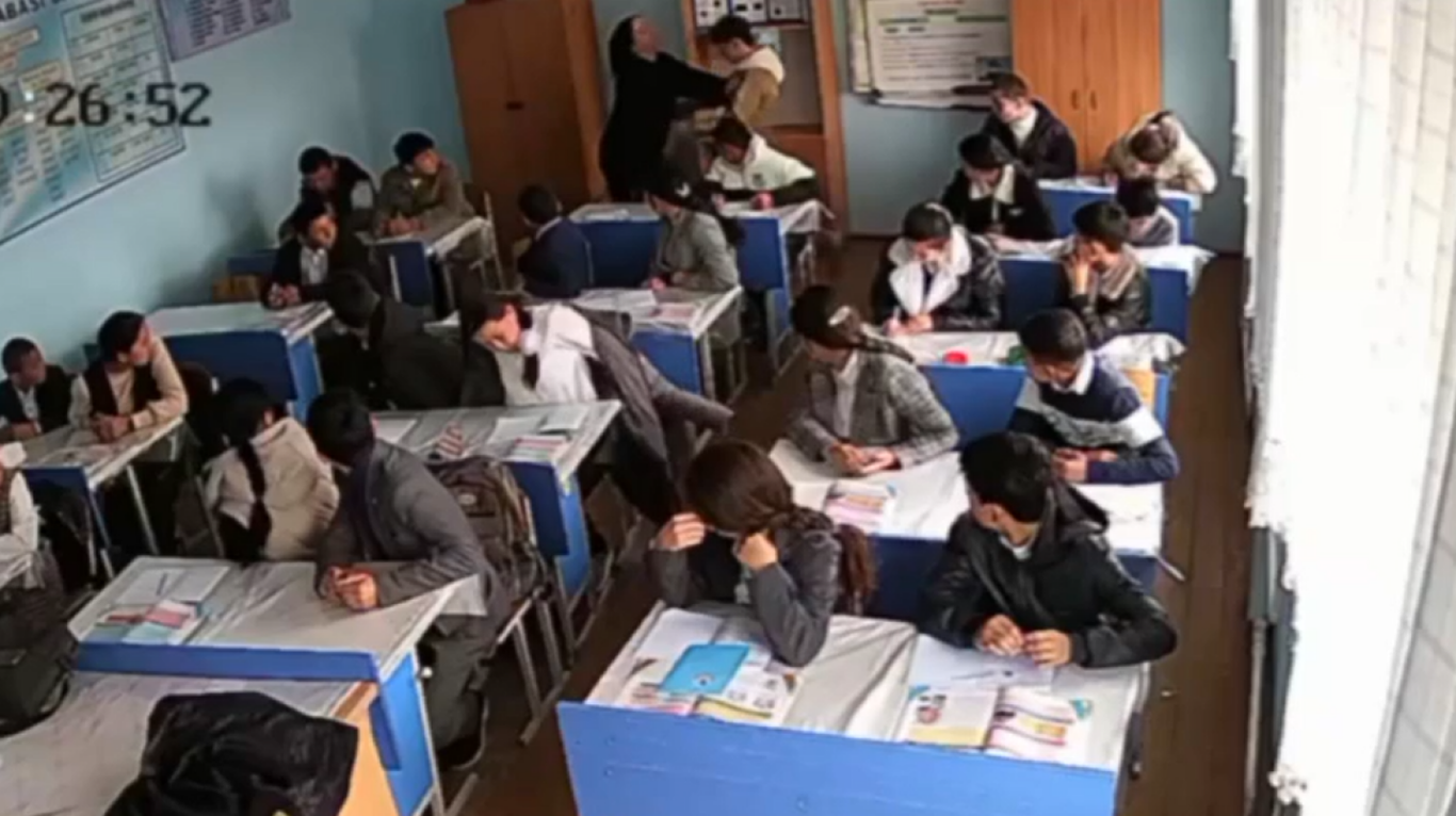 Самарқандда директор ўринбосари ўқувчини калтаклади